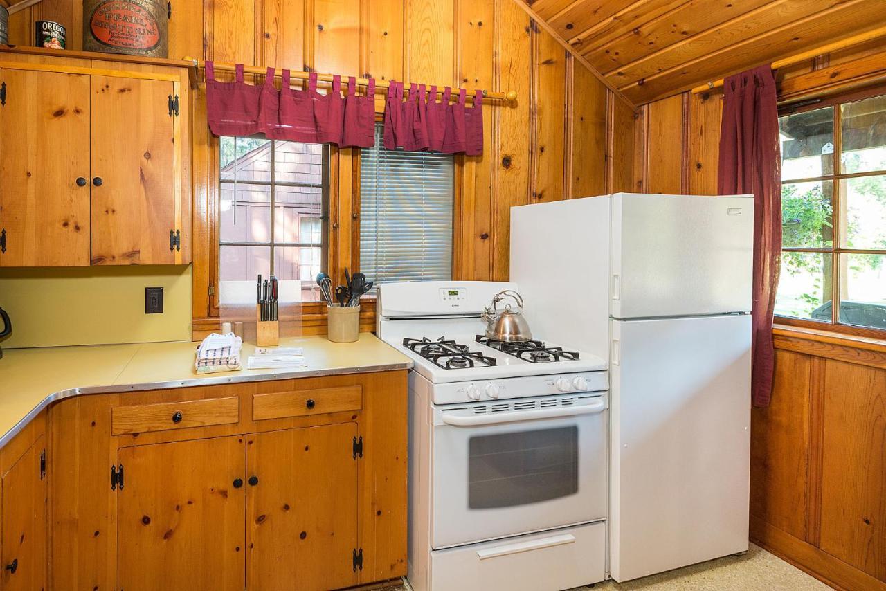 Lake Creek Lodge ベンド エクステリア 写真