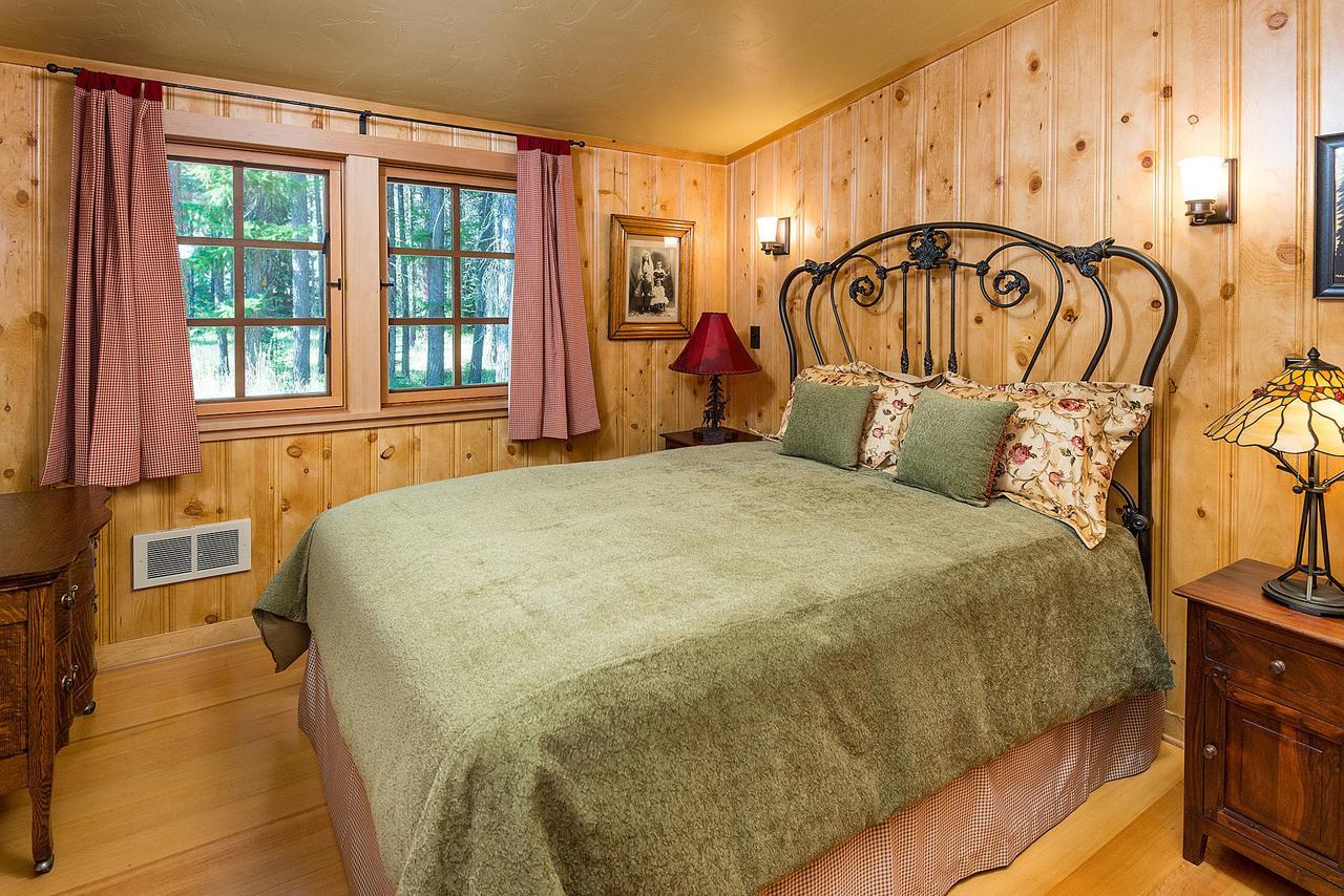 Lake Creek Lodge ベンド エクステリア 写真